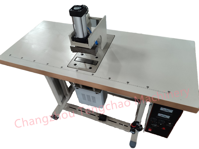 N95 Mask Edge Cutting And Welding Machine_副本.jpg